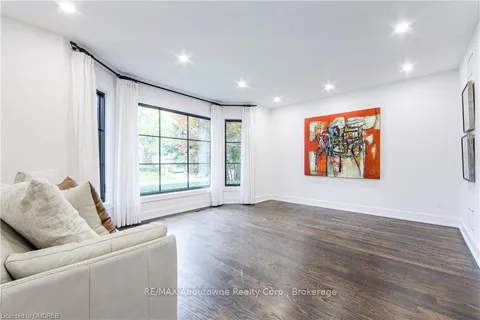 1319 GREENEAGLE Dr, Oakville, ON L6M 2N1