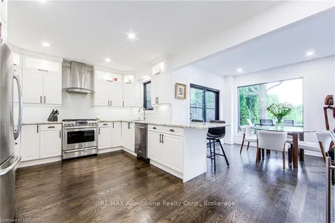 1319 GREENEAGLE Dr, Oakville, ON L6M 2N1