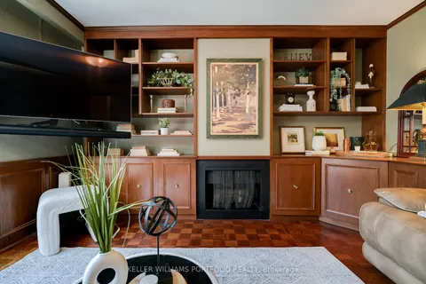3557 Silverplains Dr, Mississauga, ON L4X 2P6