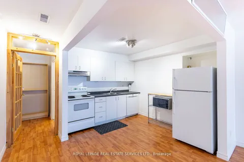 2963 Dundas St, Toronto, ON M6P 1Z2