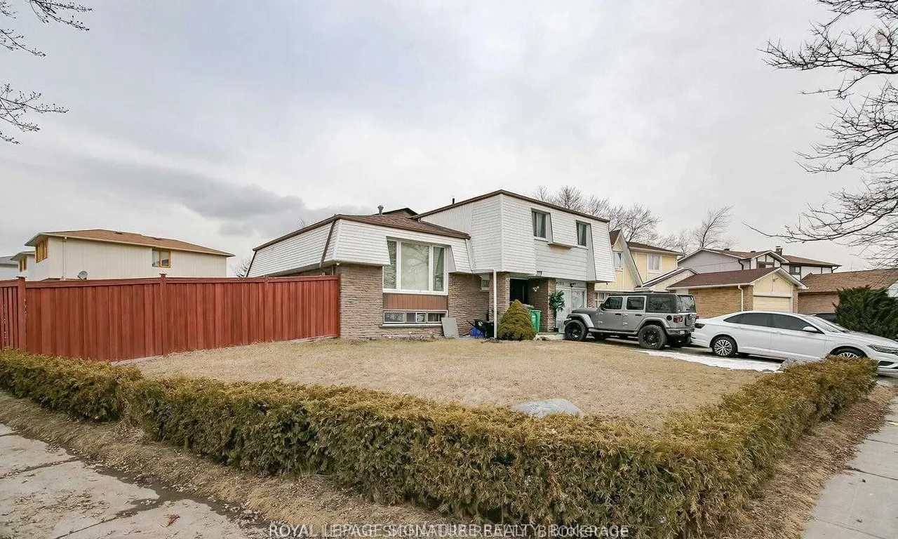 7615 Netherwood Rd, Mississauga, ON L4T 3G8
