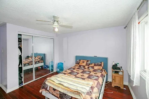 7615 Netherwood Rd, Mississauga, ON L4T 3G8