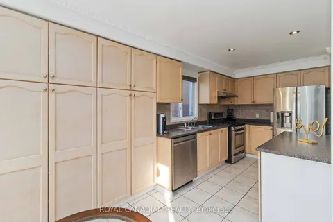 7174 Frontier Rdge, Mississauga, ON L5N 7R2