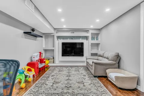 2 Buttercup Crt, Toronto, ON M9L 2M8