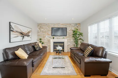 5074 Oscar Peterson Blvd, Mississauga, ON L5M 7W3