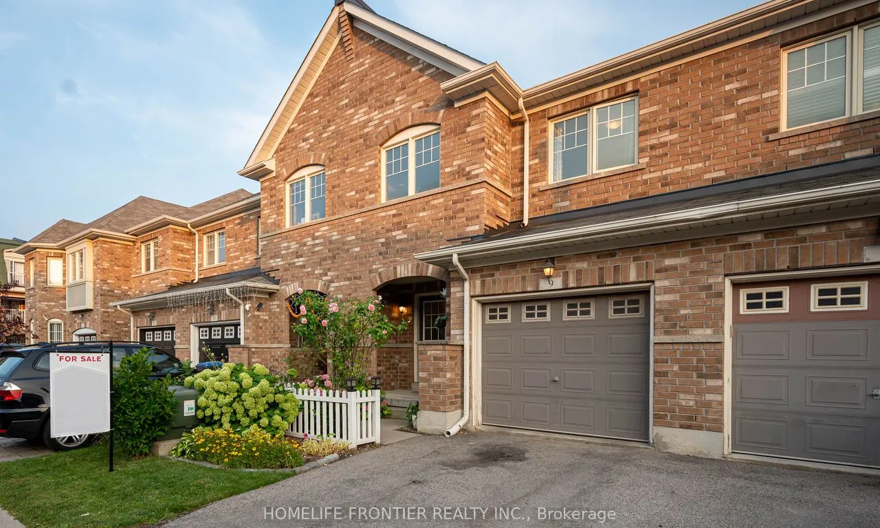 9 Lotus St, Brampton, ON L6P 3E1