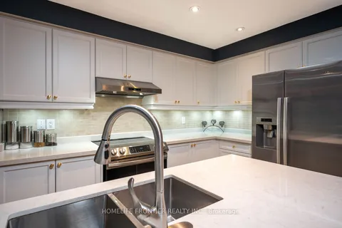 9 Lotus St, Brampton, ON L6P 3E1