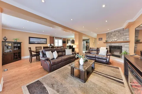 4061 Rolling Valley Dr, Mississauga, ON L5L 2K7