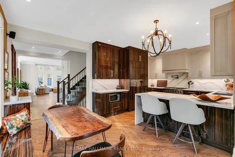 32 Highgate Rd, Toronto, ON M8X 1N8