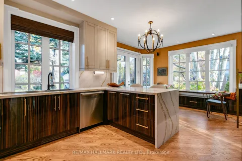 32 Highgate Rd, Toronto, ON M8X 1N8