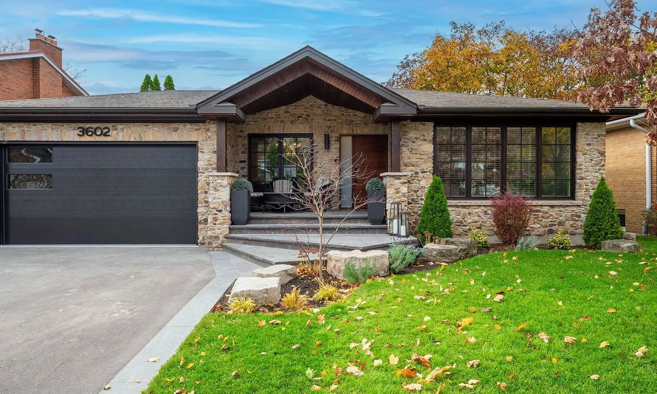 3602 Logmoss Cres, Mississauga, ON L4Y 3S9