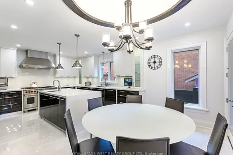 3602 Logmoss Cres, Mississauga, ON L4Y 3S9