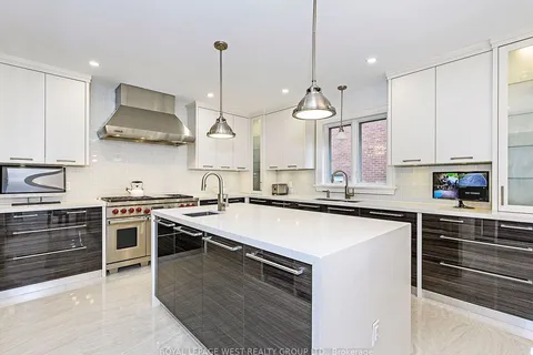 3602 Logmoss Cres, Mississauga, ON L4Y 3S9