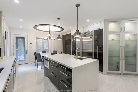 3602 Logmoss Cres, Mississauga, ON L4Y 3S9