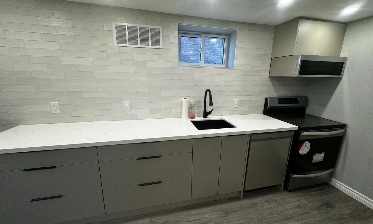 Semi-Detached 1 bedroom 1 bathroom at 6336 Atherly Cres in Mississauga - MLS# W10425169