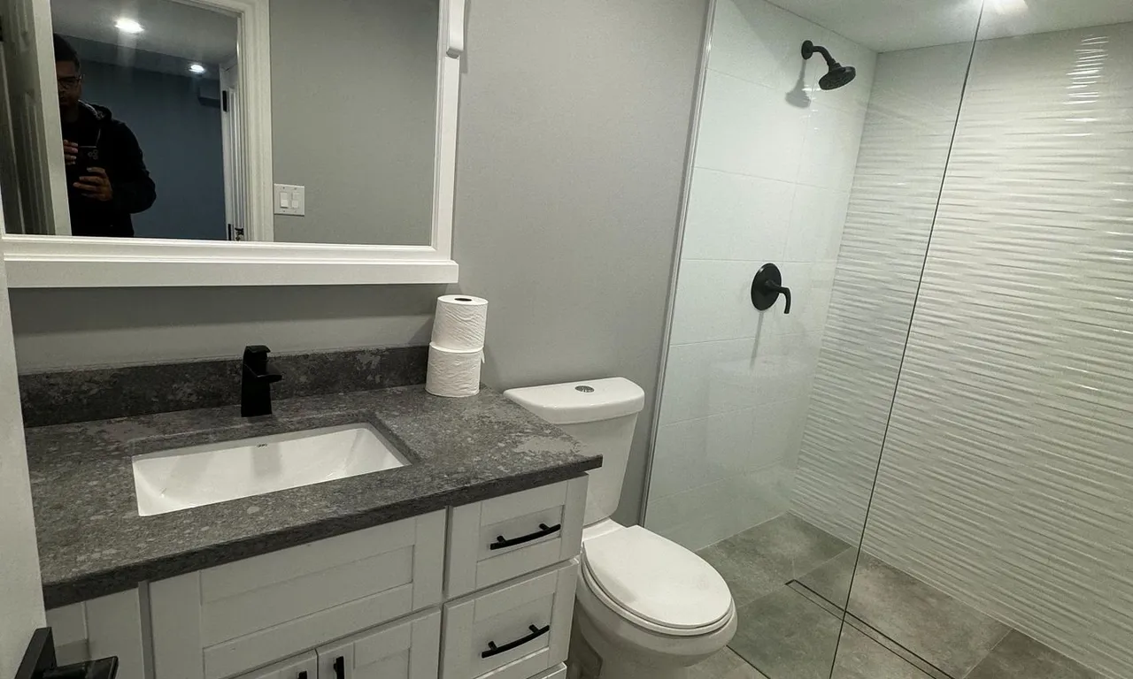 Semi-Detached living room at 6336 Atherly Cres Mississauga