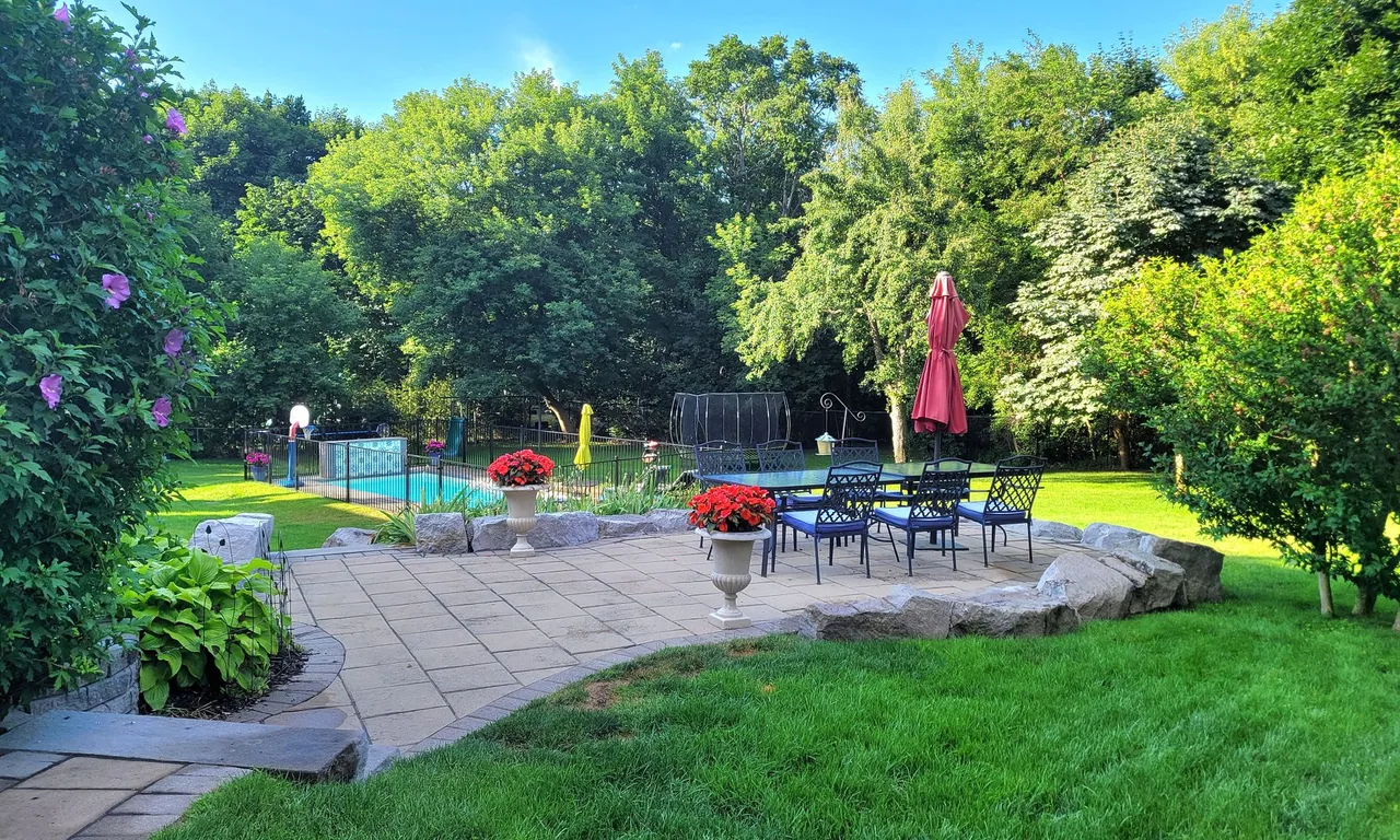 1606 Crediton Pkwy, Mississauga, ON L5G 3X3