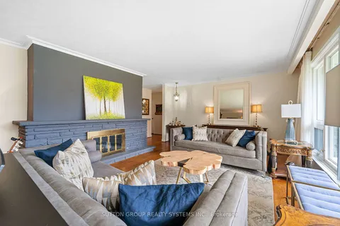 1606 Crediton Pkwy, Mississauga, ON L5G 3X3