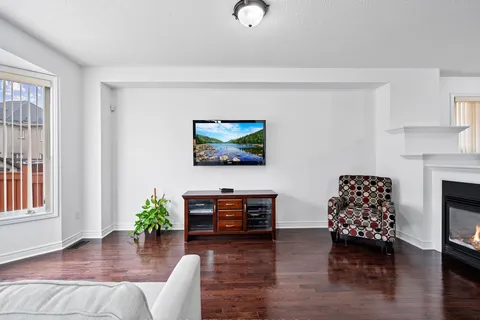 6 Appleaire Cres, Brampton, ON L6R 0Y4