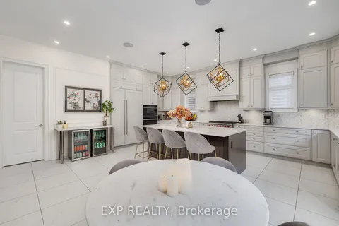 19 Gladiolus St, Brampton, ON L6Y 6C8