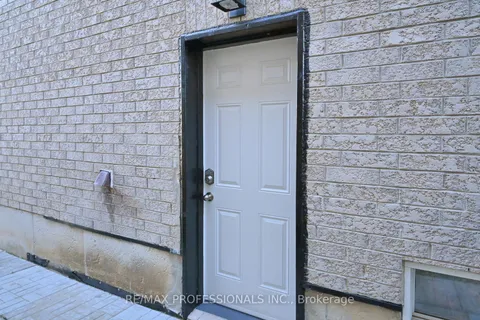 3255 Cactus Gate, Mississauga, ON L5N 8M8