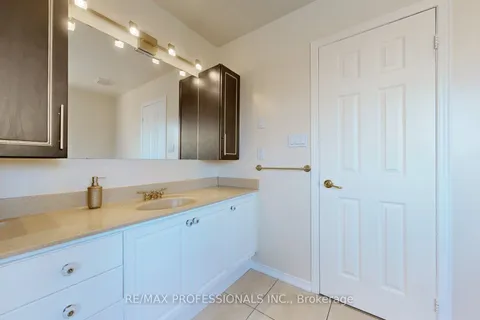 3255 Cactus Gate, Mississauga, ON L5N 8M8