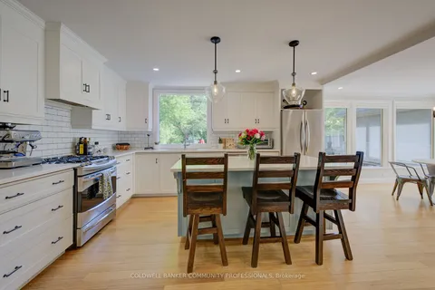 66 Park Ave, Burlington, ON L7T 1Y1