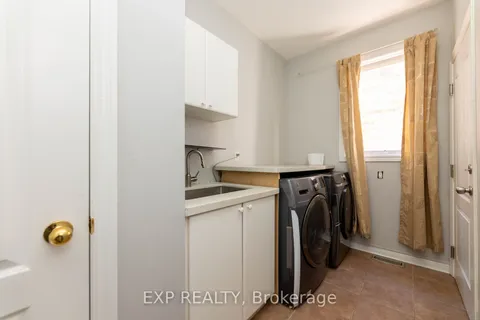 11 Cairnburg Dr, Brampton, ON L6P 1X3