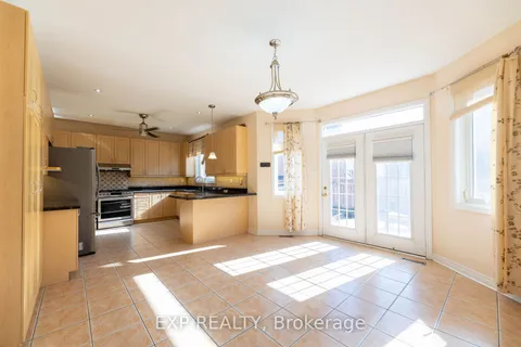 11 Cairnburg Dr, Brampton, ON L6P 1X3