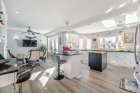 106 Acton Blvd, Halton Hills, ON L7J 2H7