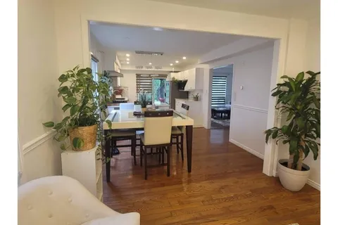 6593 Edenwood Dr, Mississauga, ON L5N 3E9