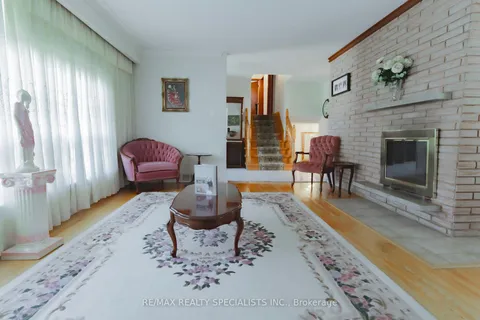 2 Allonsius Dr, Toronto, ON M9C 3N5