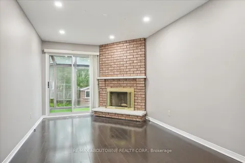 560 Marlatt Dr, Oakville, ON L6H 5X3