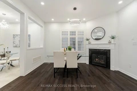 3067 Max Khan Blvd, Oakville, ON L6H 7H5