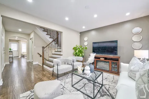 810 Shepherd Pl, Milton, ON L9T 6L9