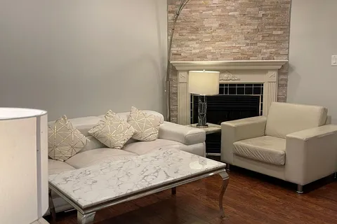 261 Hollymount Dr, Mississauga, ON L5R 3P8