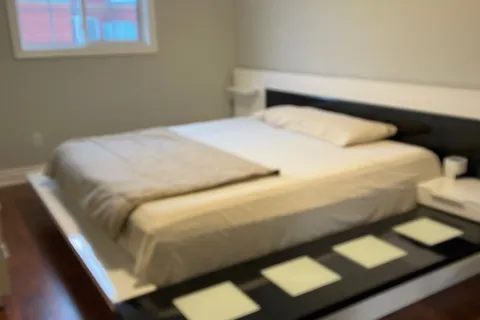 261 Hollymount Dr, Mississauga, ON L5R 3P8