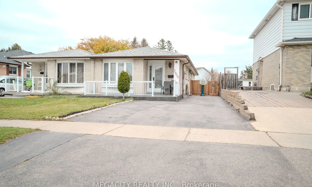 7800 Priory Cres, Mississauga, ON L4T 3H5