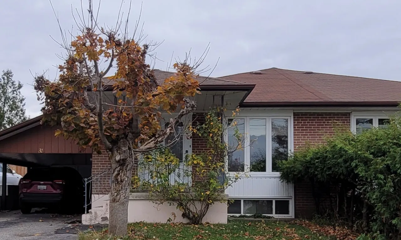 31 St Lucie Dr, Toronto, ON M9M 1S9