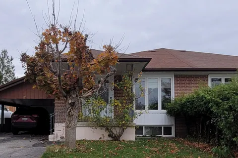 31 St Lucie Dr, Toronto, ON M9M 1S9