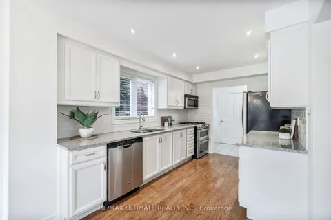 431 Commonwealth Circ, Mississauga, ON L5B 3V7