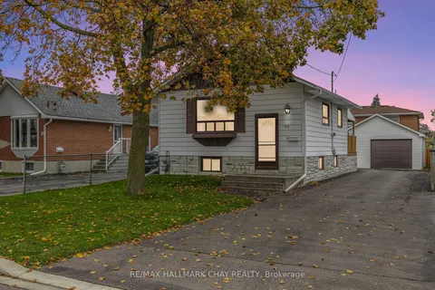 912 10th St, Mississauga, ON L5E 1S9