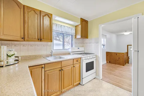 912 10th St, Mississauga, ON L5E 1S9