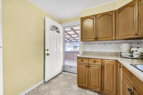 912 10th St, Mississauga, ON L5E 1S9