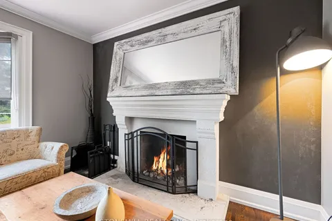 1020 Henley Rd, Mississauga, ON L4Y 1E1