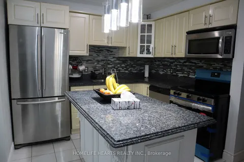 7643 Lohengrin Crt, Mississauga, ON L4T 3J1