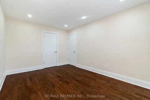 495 Fairview Road, ON L5B 3W7