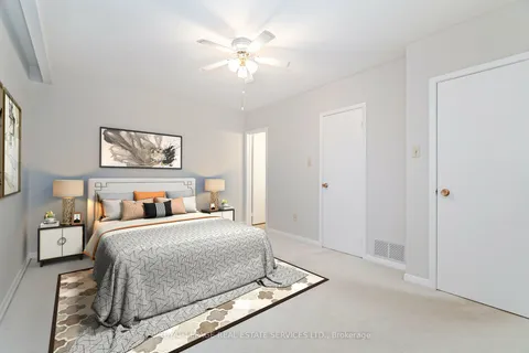 2136 Davebrook Rd, Mississauga, ON L5J 3M7