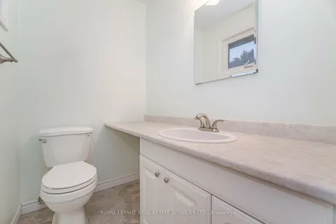 2136 Davebrook Rd, Mississauga, ON L5J 3M7