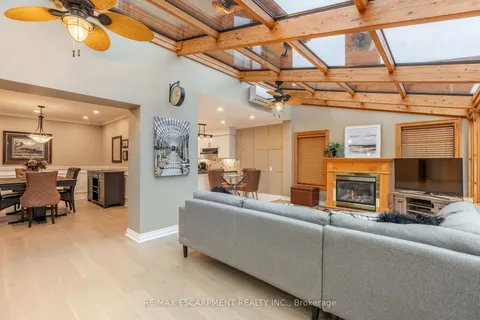 1351 HAZELTON Blvd, Burlington, ON L7P 4T9